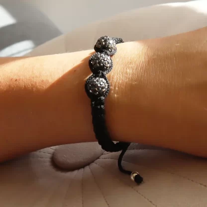 Pulsera de hilo gris 3 ésferas